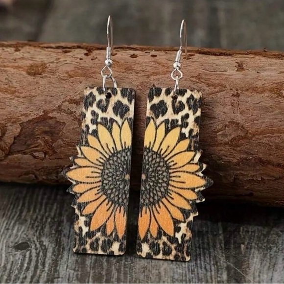 Leopard Print and Sunflower Shaped Wooded Drop Fashion Earrings - Picture 4 of 5